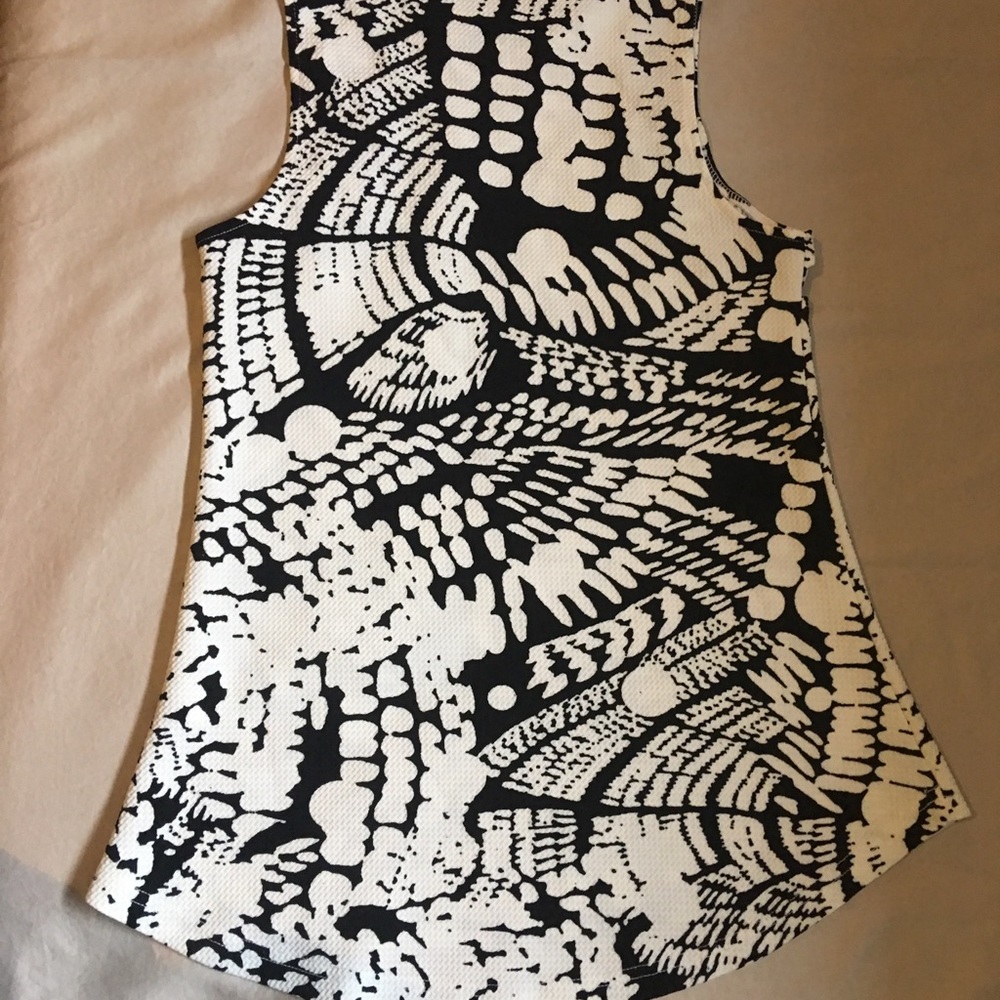 Size S - Picture 4 of 4